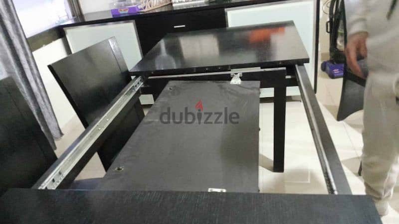 طاولة سفرة بتفتح ١٠ كراسي مع درسوار ومراية 3