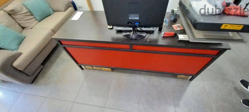 Desk. مكتب. "Heavy Duty". 1