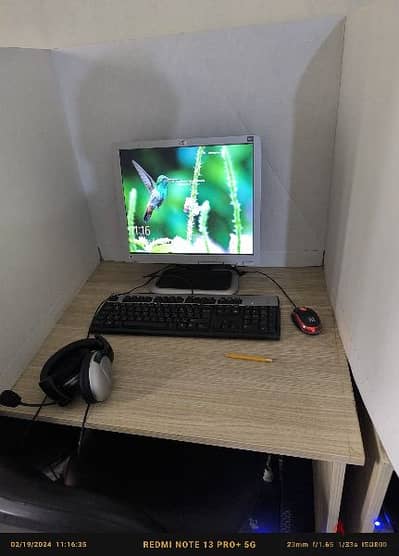 core i7 processor windows 10 desktop can be sitting on table