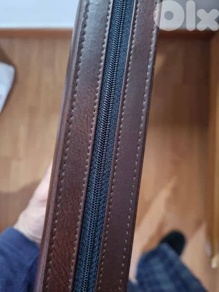 Faux Leather Set Excellent Cond 6