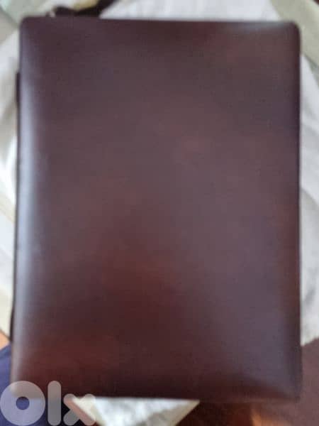 Faux Leather Set Excellent Cond 10