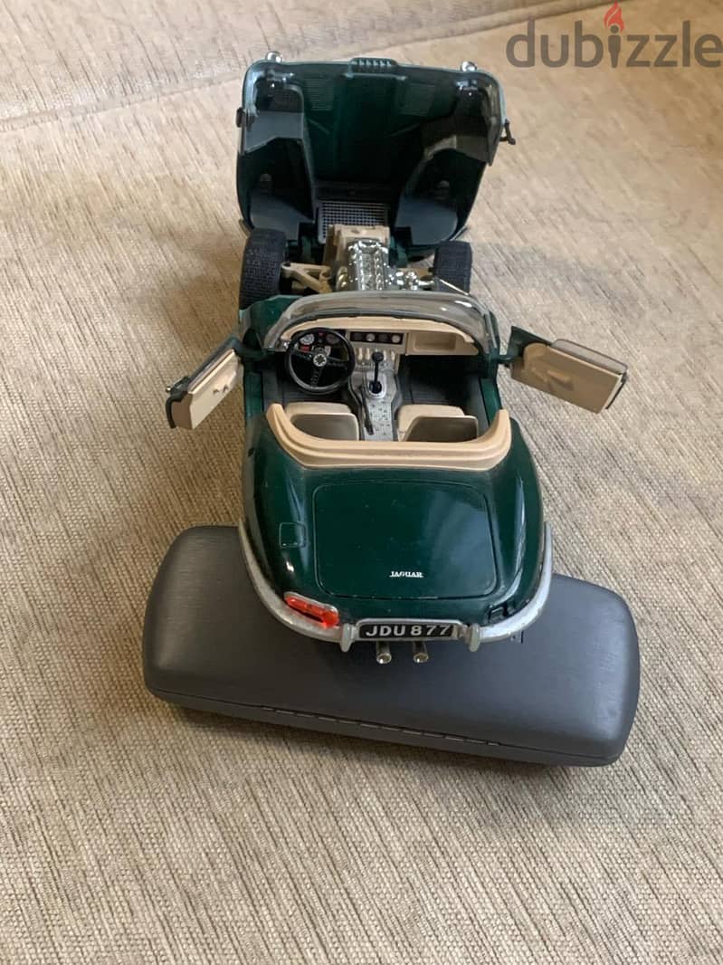 rarissim "E Type JAGUAR" 1/18 Burrago 3