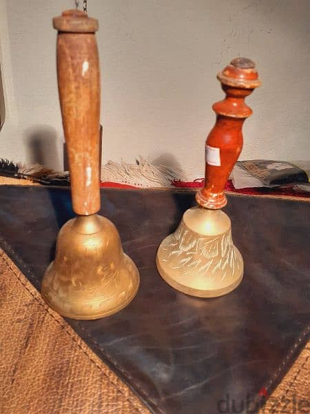 جرسين نحاس أنتيك 0