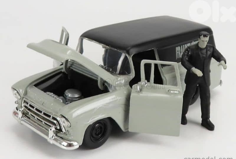 Chevy Suburban '57 (With Frankenstein figure) diecast car model 1;24 4