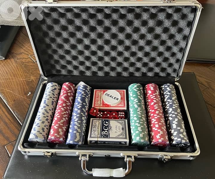 POKER SET (300 CHIPS , 2 DECK OF CARDS, DICE) 0