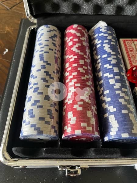 POKER SET (300 CHIPS , 2 DECK OF CARDS, DICE) 3