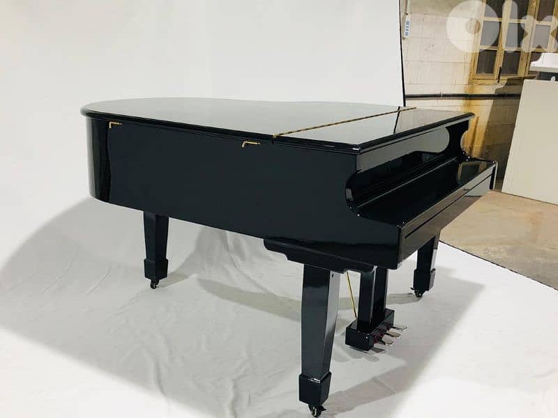 Grand Piano Digital Cpro. Black  158 x 143 x100 cm  open cover 153 cm 1
