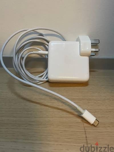 macbook pro 61W charger