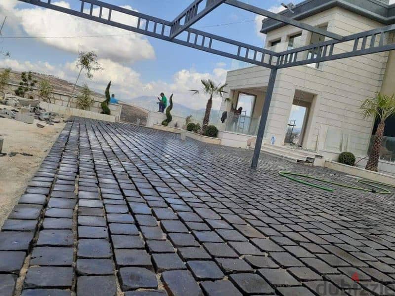 بيع وتركيب حجر بازلت على جميع الارضي البنانيه  والدول العربيه 1