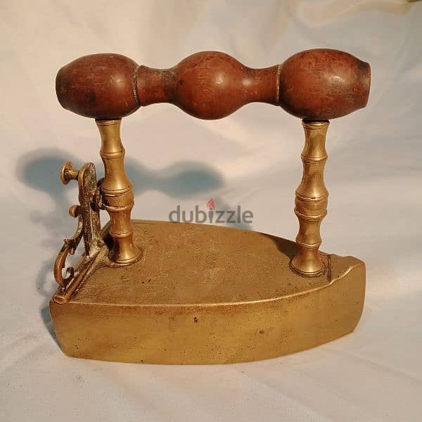 مكوي نحاس أنتيك على الفحم 0