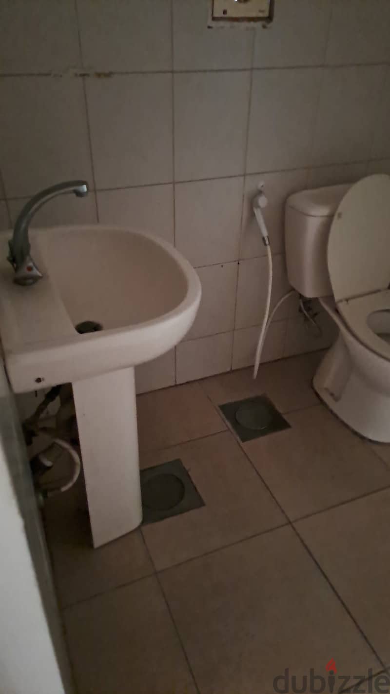 للايجار غرفة مستقلة  لبنانيين فقط 3