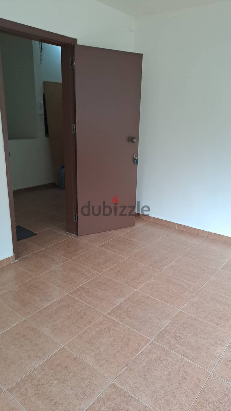 للايجار غرفة مستقلة  لبنانيين فقط 4