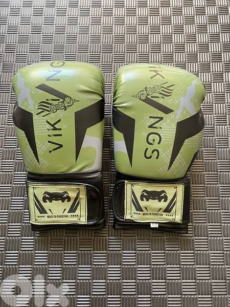 boxing gloves Vikings green 0
