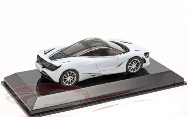 Mclaren 720S (2017) diecast car model 1;43. 4