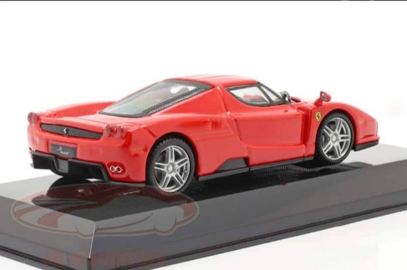 Enzo Ferrari 2002 diecast car model 1;43. 2