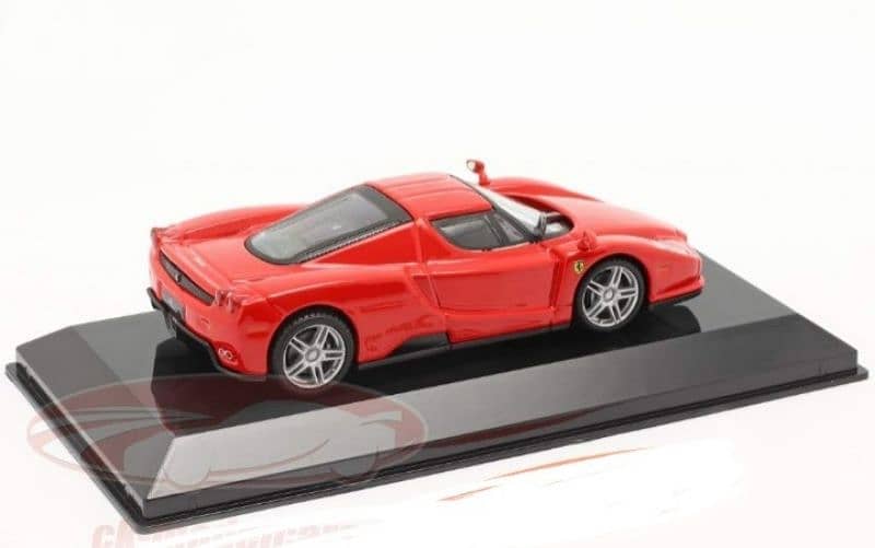 Enzo Ferrari 2002 diecast car model 1;43. 3