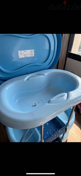 Changing table + bath 1