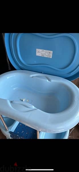 Changing table + bath 2