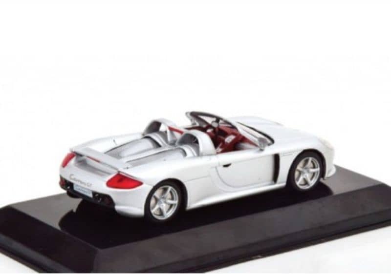 Porsche Carrera GT (2005) diecast car model 1;43. 1