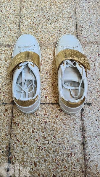 Louis Vuitton sneakers حذاء 0