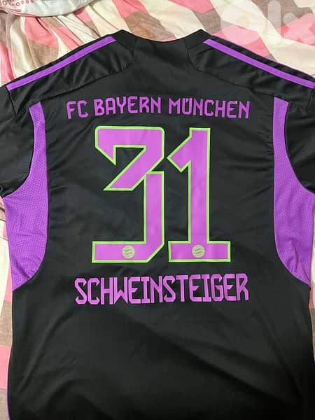 schweinsteiger  bayern Munichen limited edition adidas kits for 10 $ 1