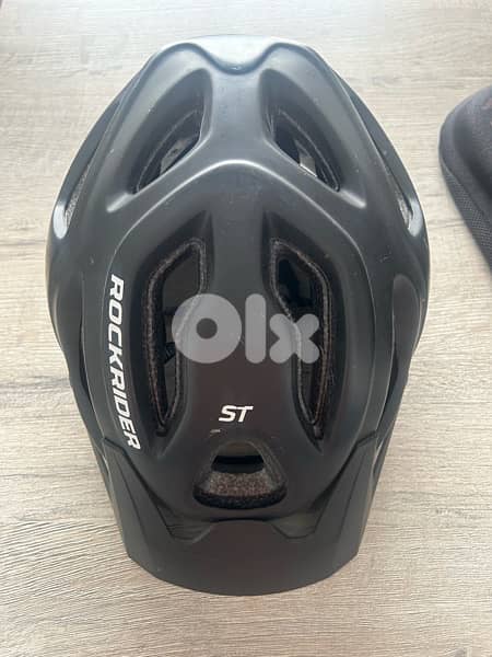 Helmet / Gel Seat / Phone Holder / Cycling Short With Gel Pads 2