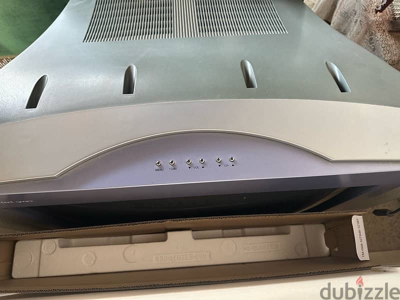 4 CRT TVs LG, Hisense, Hitachi, Star & Sony + stand 5