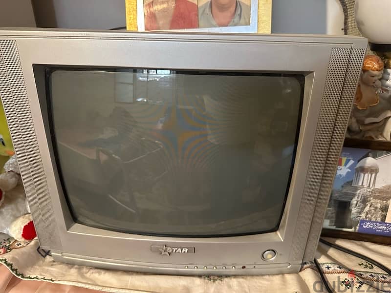 4 CRT TVs LG, Hisense, Hitachi, Star & Sony + stand 8