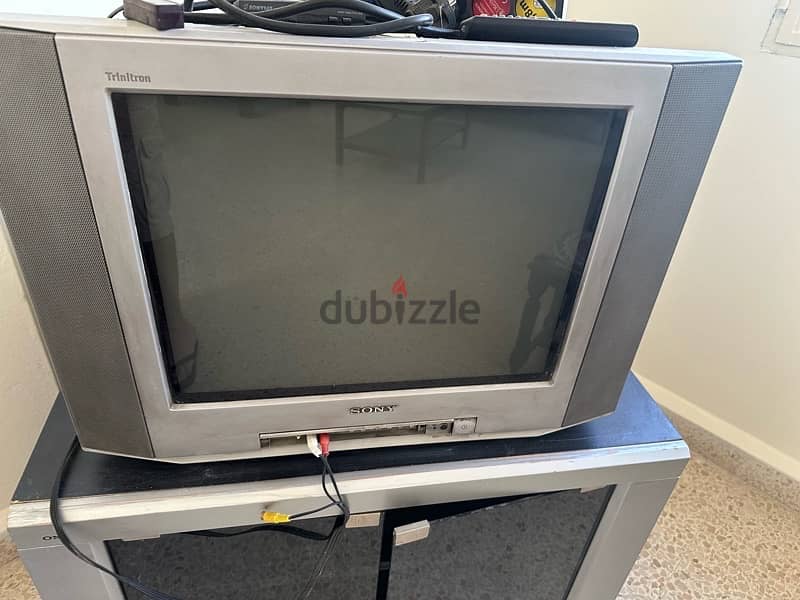 4 CRT TVs LG, Hisense, Hitachi, Star & Sony + stand 9