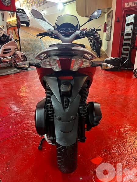 piaggio MP3 300 cc 5