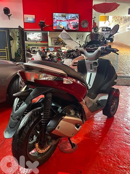 piaggio MP3 300 cc 6