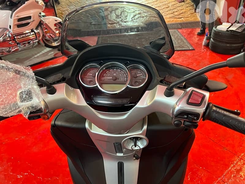 piaggio MP3 300 cc 9