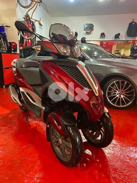 piaggio MP3 300 cc 12