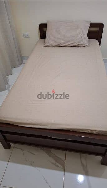 تخت مع فرشة