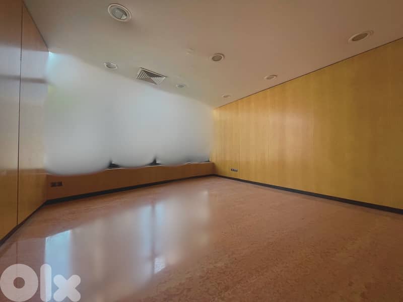 JH24-3392 Office 450m for rent in Achrafieh, $ 5,000 cash 0