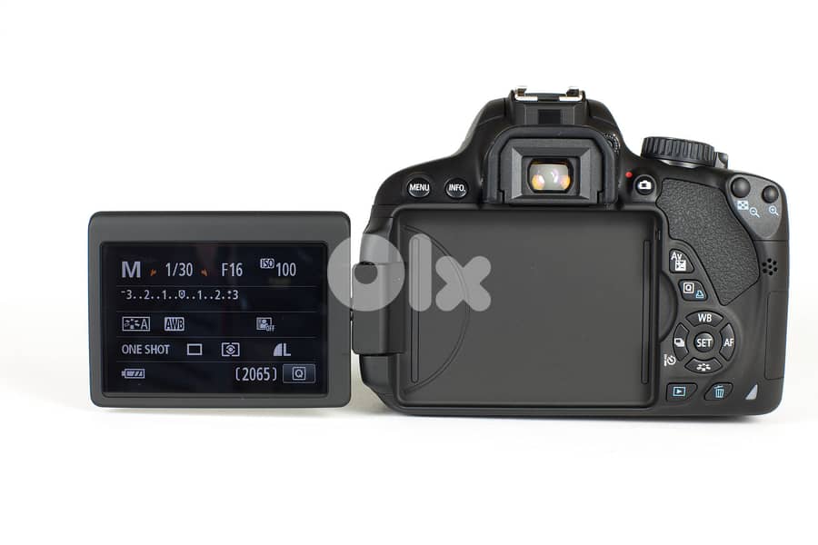 ALMOST NEW! Canon EOS 650D + Lens 18-55mm (Barely Used) 1