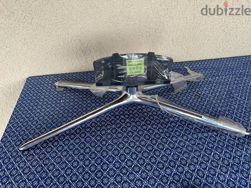 4 CRT TVs LG, Hisense, Hitachi, Star & Sony + stand 11