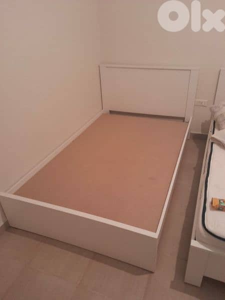 تخت مفرد ونص 120 سم 0