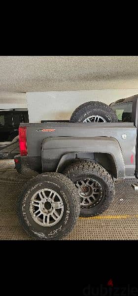 Hummer h3T original rims OEM with tires 1