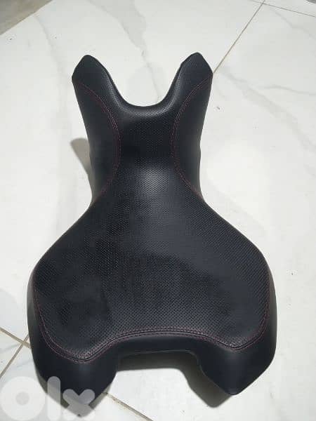 Bmw seat and Harley Davidson honda suzuki piaggio aprilia hero 4