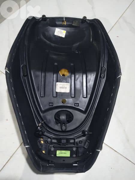 Bmw seat and Harley Davidson honda suzuki piaggio aprilia hero 7