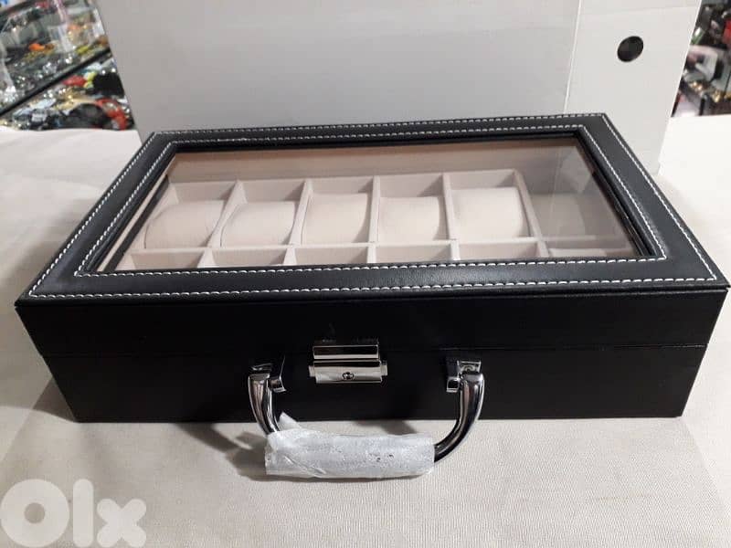 للساعات شنطة لعرض او لحفظ الساعات 03032462 2