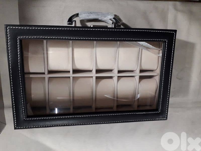 للساعات شنطة لعرض او لحفظ الساعات 03032462 4