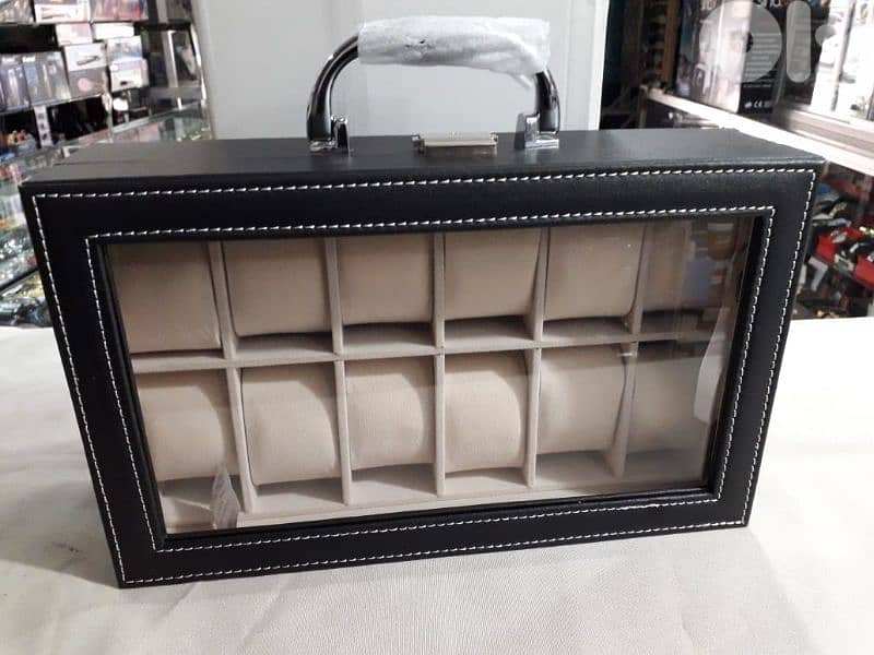 للساعات شنطة لعرض او لحفظ الساعات 03032462 6