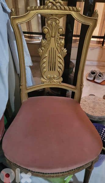 2 used chairs to sell 0