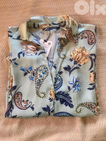 New ZARA  green floral blouse medium size 3