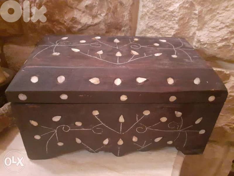 صندوق خشب مصدف انتيك 0