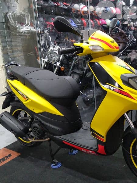 Aprilia SR 125cc 0klm model 2023 two years dealer warranty 2
