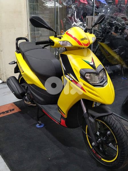 Aprilia SR 125cc 0klm model 2023 two years dealer warranty 5