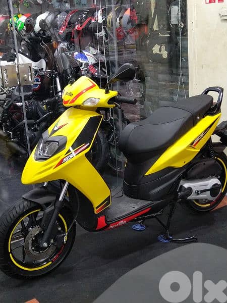 Aprilia SR 125cc 0klm model 2023 two years dealer warranty 8
